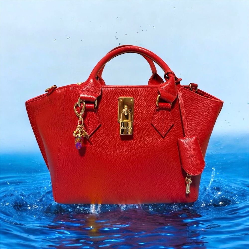 🌹 Chic Red Samantha Thavasa Handbag + FREE Charm! 🐝
